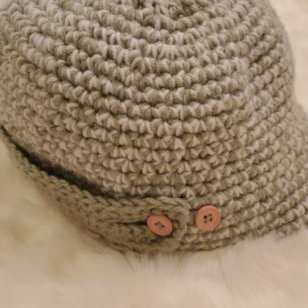 Crotcheted winter hat - Picture 2 of 5